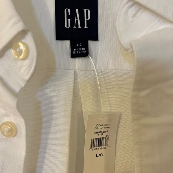 Gap Long Sleeve casual/dressy shirt. Bran new with tags. Never worn. - Picture 2 of 2